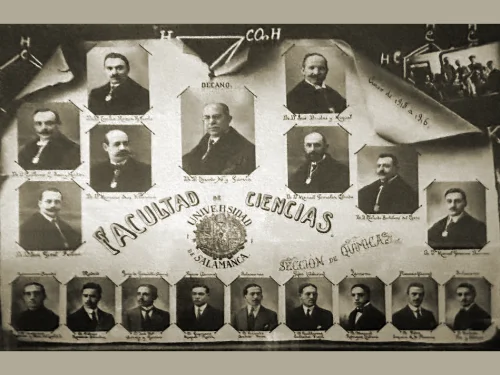 Orla Facultad Ciencias Salamanca con birrete doctor y puñetas bordadas a mano.